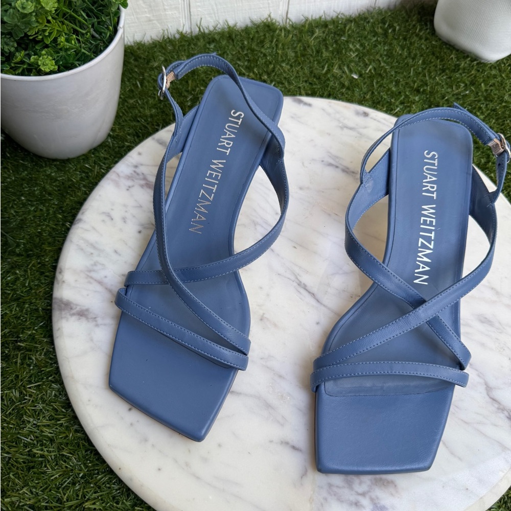 Stuart Weitzman 'Oasis 50' Slingback Kitten
Heal Sandals size US 7 women new